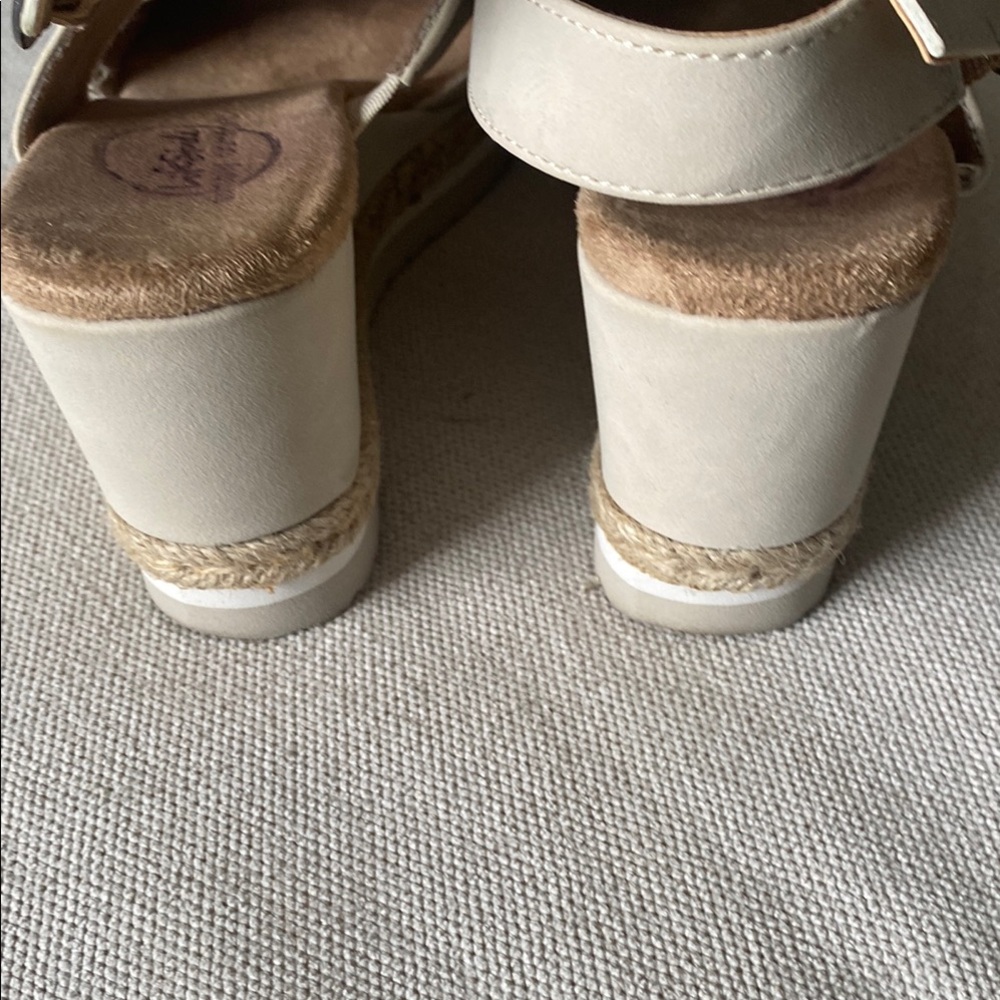 Life Stride Brielle Beige Wedge Sandals - Picture 3 of 4